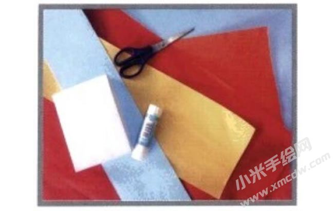我的相冊少兒美術(shù)趣味創(chuàng)意步驟01.jpg