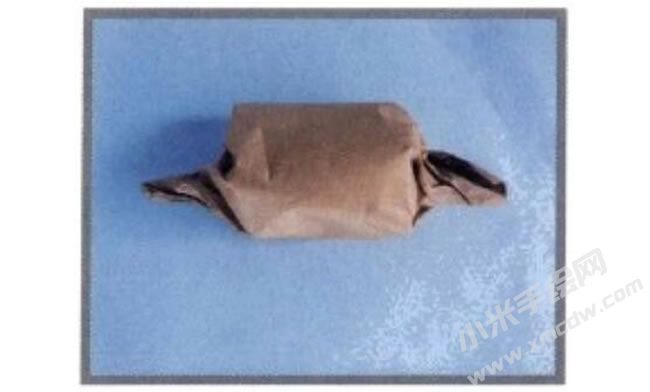 糖果小人少兒美術趣味創(chuàng)意步驟01.jpg